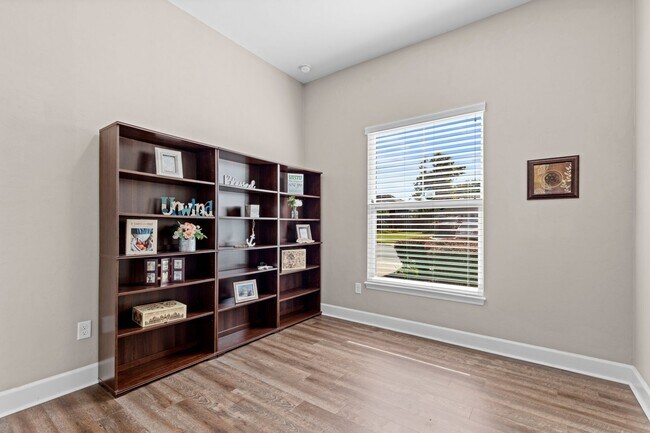 Building Photo - RARE TO FIND !!! TWO ENSUITE MASTER BEDROO...