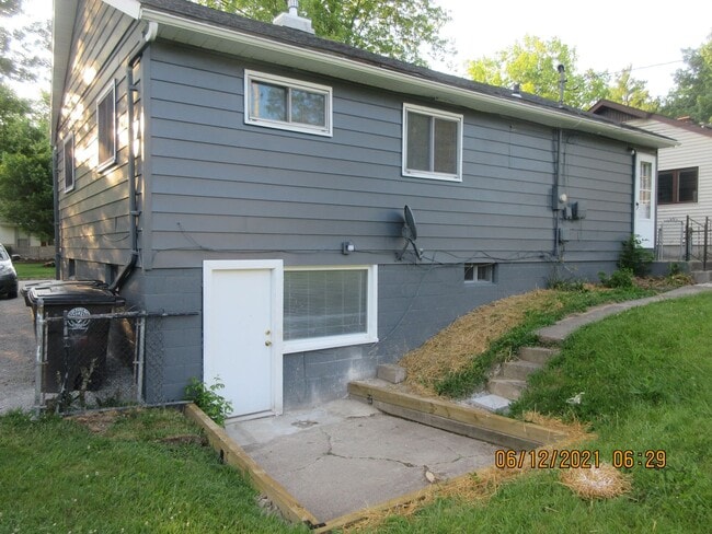 Building Photo - 2731 Stanford Ave