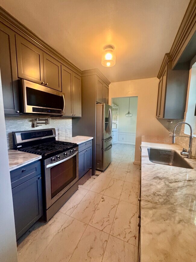 Building Photo - 1426 Hauser Blvd