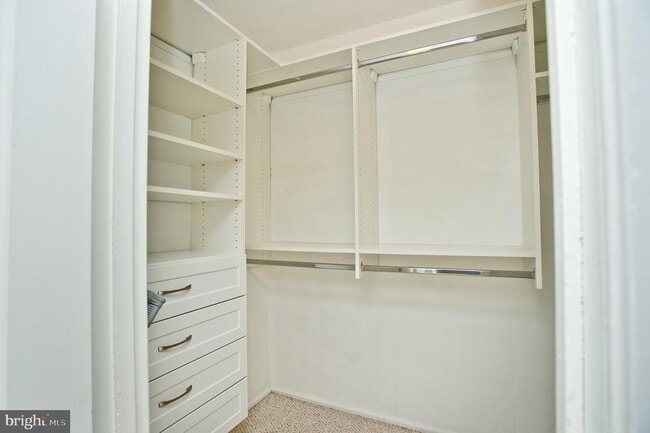 Building Photo - 126 E Chelsea Cir