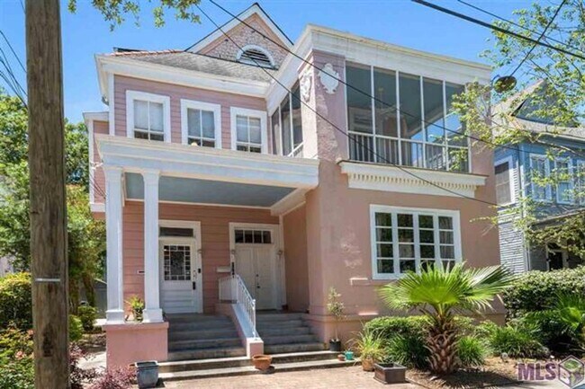 Building Photo - Spacious 4bed/ 3bath home located in the heart of Uptown - Partially furnished ***