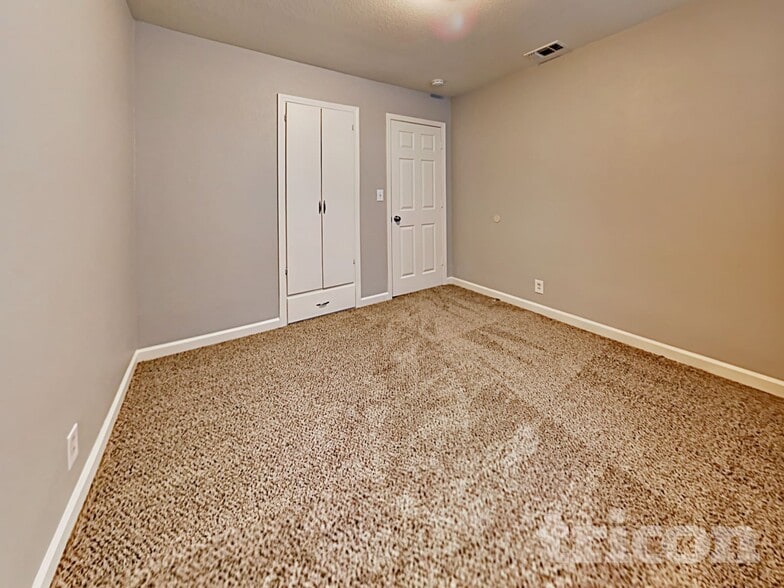 Building Photo - 684 Brown Ave