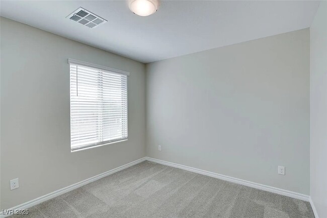 Building Photo - 932 Lotus Falls St