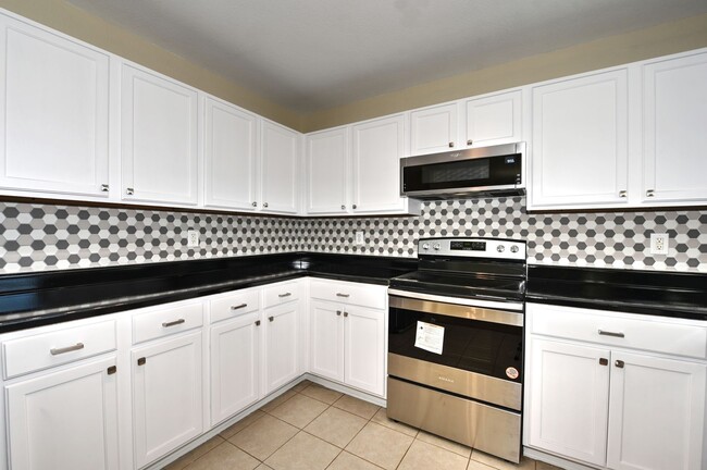 Building Photo - Great Home 1604 and Shaenfield
