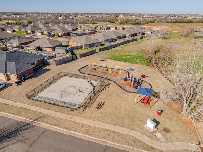 Building Photo - Newer Home in OKC