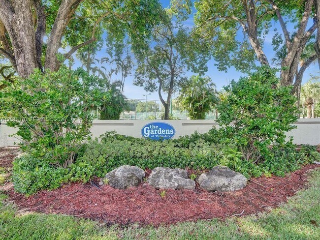 Building Photo - 703 Gardens Dr