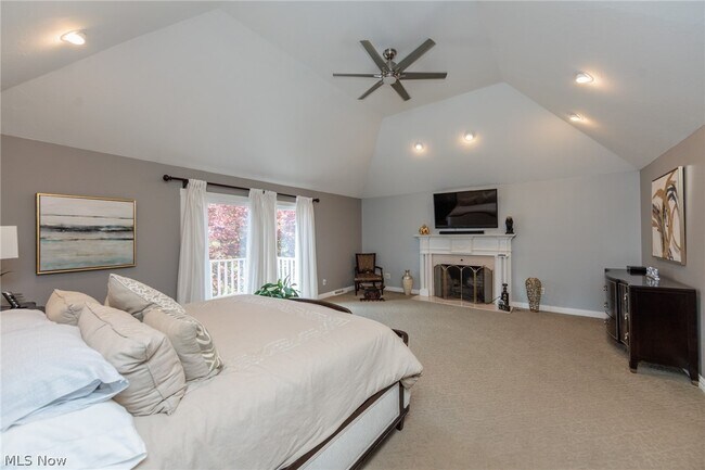 Building Photo - 30 Cableknoll Ln
