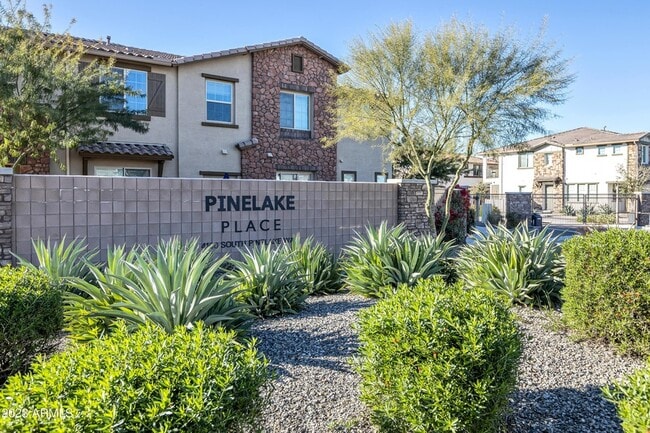Building Photo - 4100 S Pinelake Way