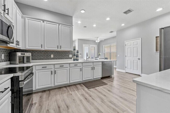 Building Photo - 6111 Hadley Commons Dr