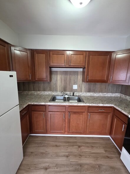 Building Photo - 487 Catalina Dr