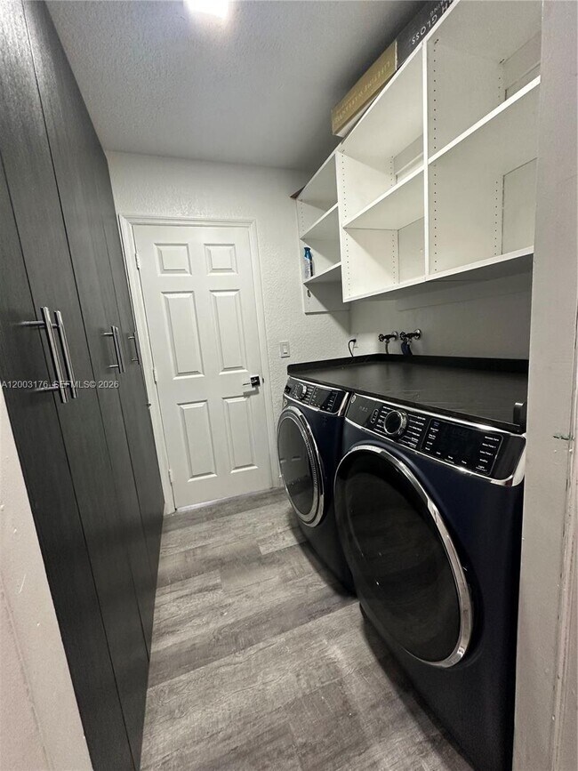 Building Photo - 15981 SW 54th Terrace