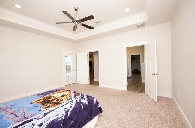 Building Photo - Spacious 5-Bedroom Home in Desirable Crest...