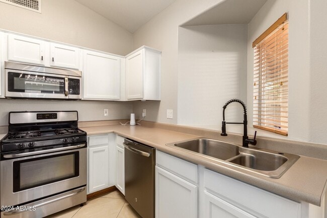 Building Photo - 3212 E Oraibi Dr