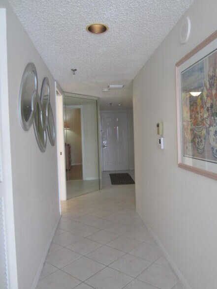 Building Photo - 17700 N Bay Rd