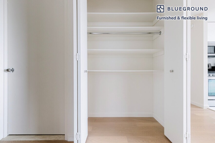 Building Photo - 255 W 94th St