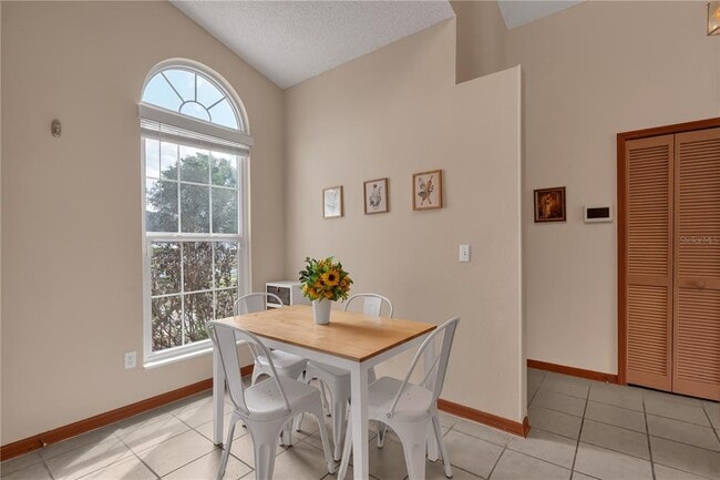 Building Photo - 3024 Bloomsbury Dr