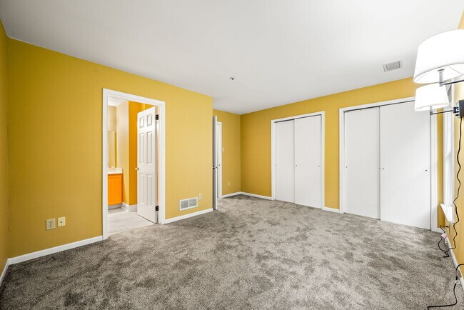 Building Photo - 445 Hartford Sq