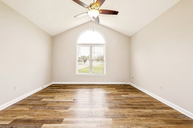 Building Photo - 3 Bed, 2 Bath Home with a Backporch Perfect for Watching Sunsets