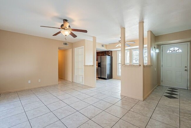 Building Photo - 1620 N Wilmot Rd