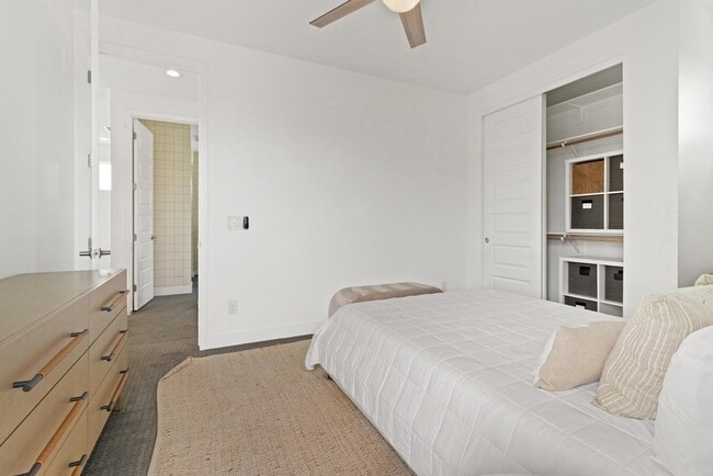 Building Photo - 4533 E Devonshire Ave