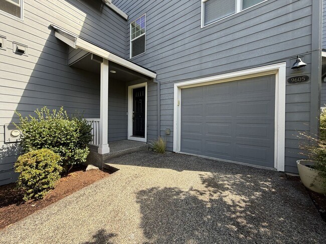 Building Photo - 9605 NW Miller Hill Dr