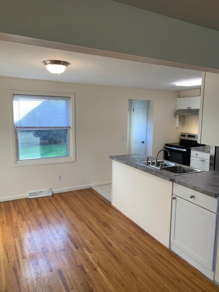 Building Photo - 116 Sudbury Ln