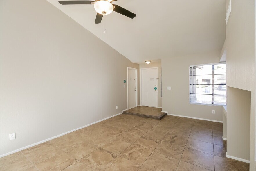 Building Photo - 657 W Shawnee Dr