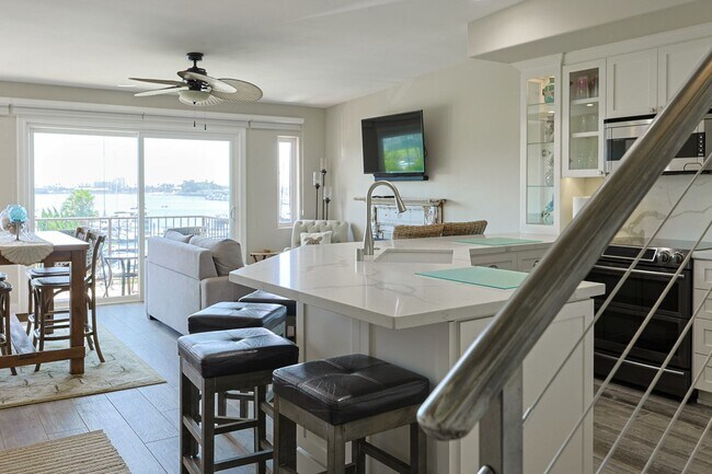 Primary Photo - Spectacular 2 Bd/2Ba Glorietta Bay Condo.