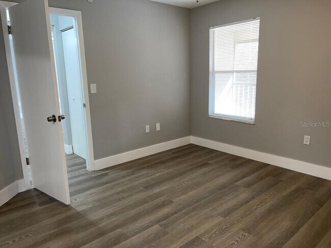 Building Photo - 623 Dory Ln