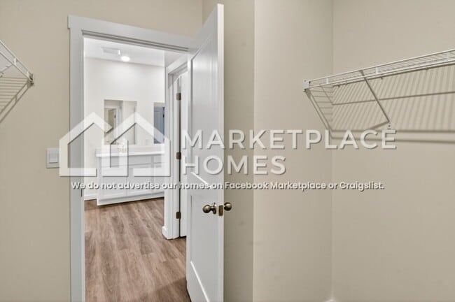 Building Photo - 4321 Scenic Mdw Dr NE