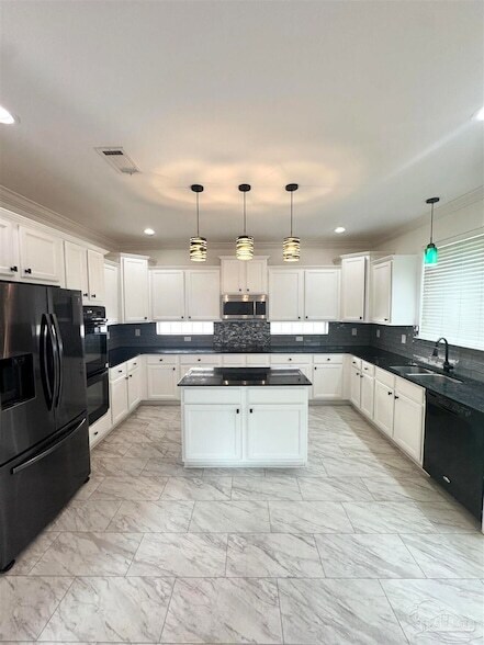 Building Photo - 872 Solimar Way