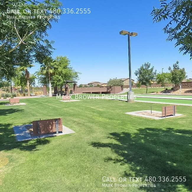 Building Photo - 724 W Dragon Tree Ave