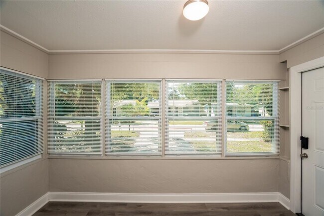 Building Photo - 2227 17th Ave S