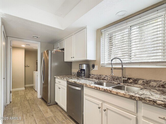 Building Photo - 14679 Love Ct