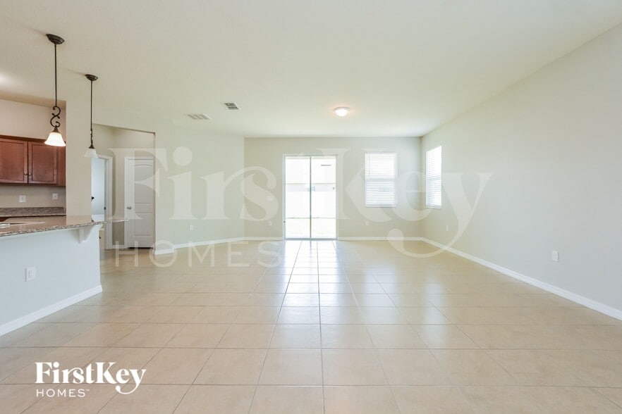 Building Photo - 1511 Angler Avenue