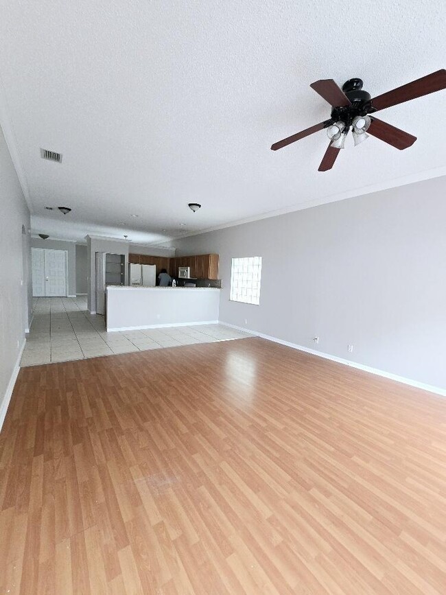 Building Photo - 256 Kensington Way