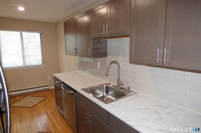 Building Photo - 35 Mountain Laurel Ct
