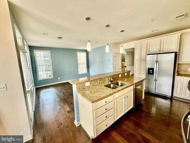 Building Photo - 23479 Buckland Farm Terrace