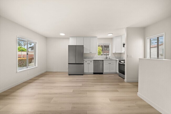 Building Photo - 35-35 Kennebec Ave
