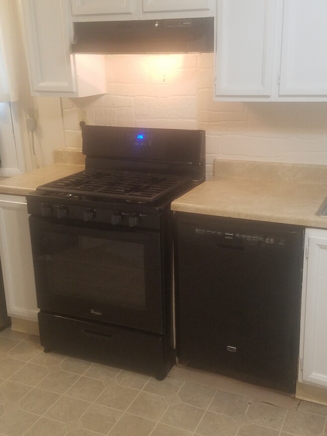 Current Stove (replaced) - 34 Meadowlark Dr