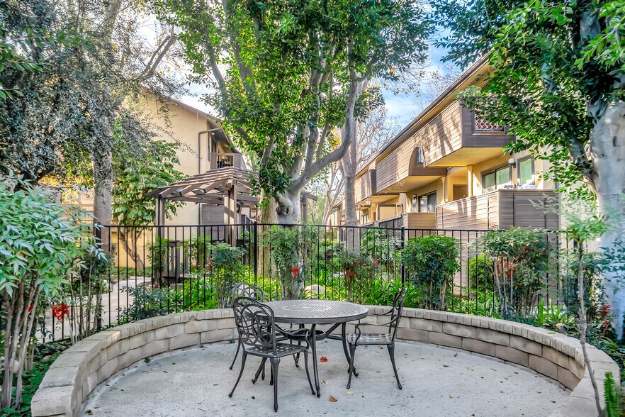 Building Photo - 7308 Corbin Ave