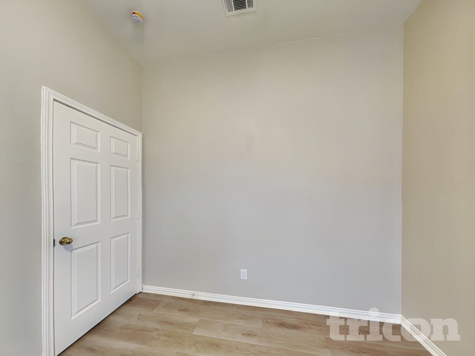 Building Photo - 709 W Park Dr