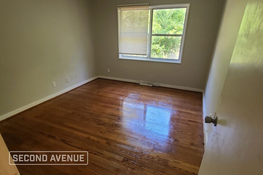 Building Photo - 1613 Mann Dr