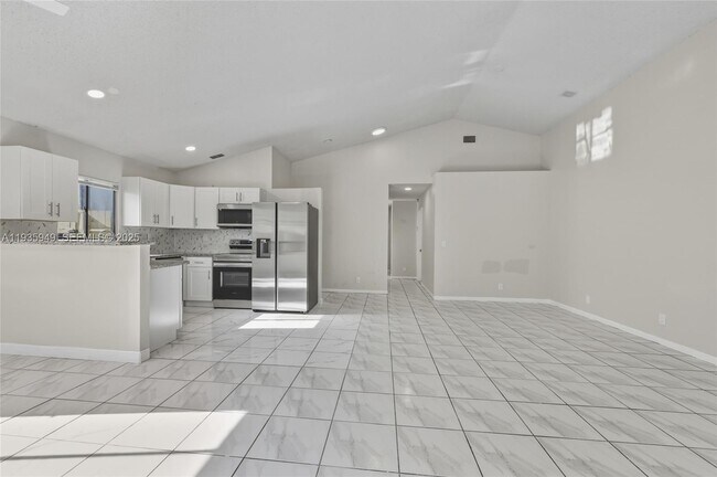 Building Photo - 138 Colly Way