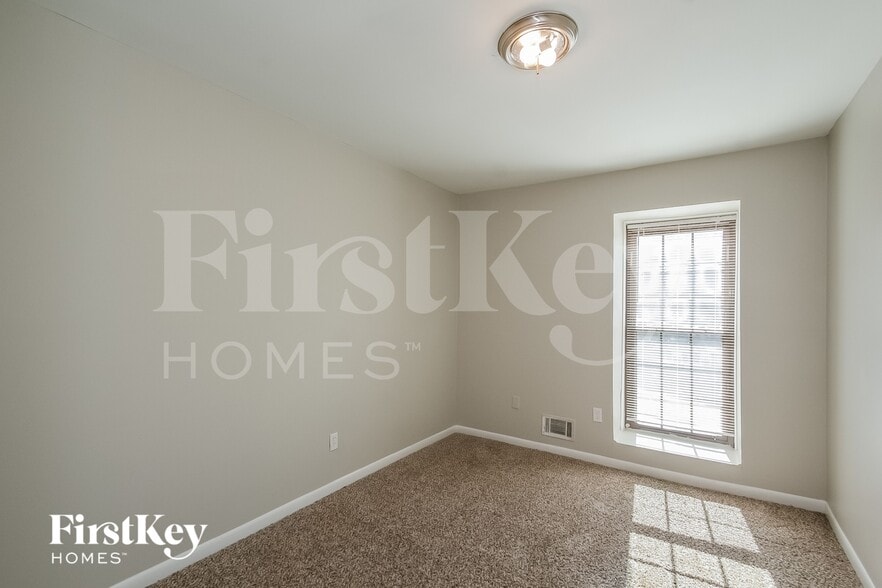 Building Photo - 4163 Northstrand Dr