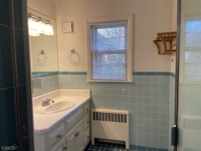 Building Photo - 429 Colwell Ct
