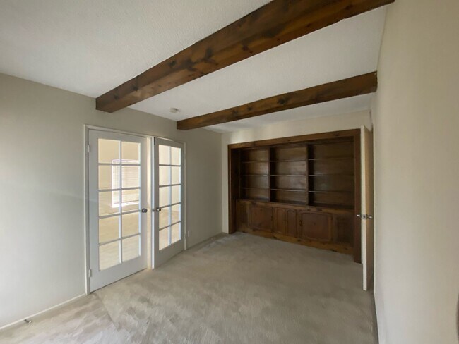 Building Photo - Great Phillips Ranch Home – 3+Office+2 - $3395 Rent - Ready for November Move In