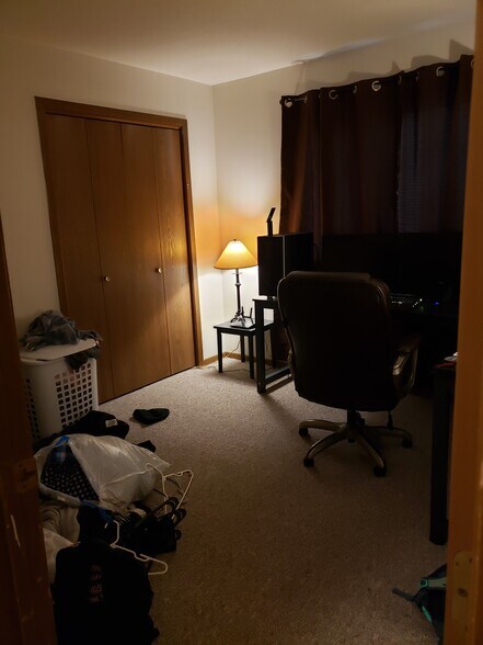 second bedroom - 108 Heather Ln
