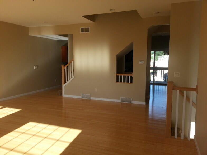 Building Photo - 307 Douglas Dr