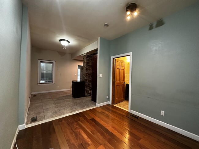 Building Photo - 45A Van Reypen St